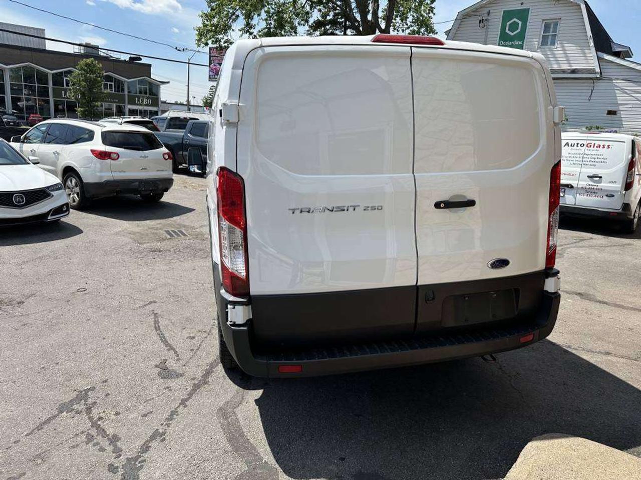 2022 Ford Transit Cargo Van low roof Photo