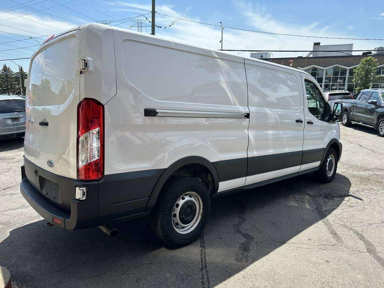 2022 Ford Transit Cargo Van low roof Photo