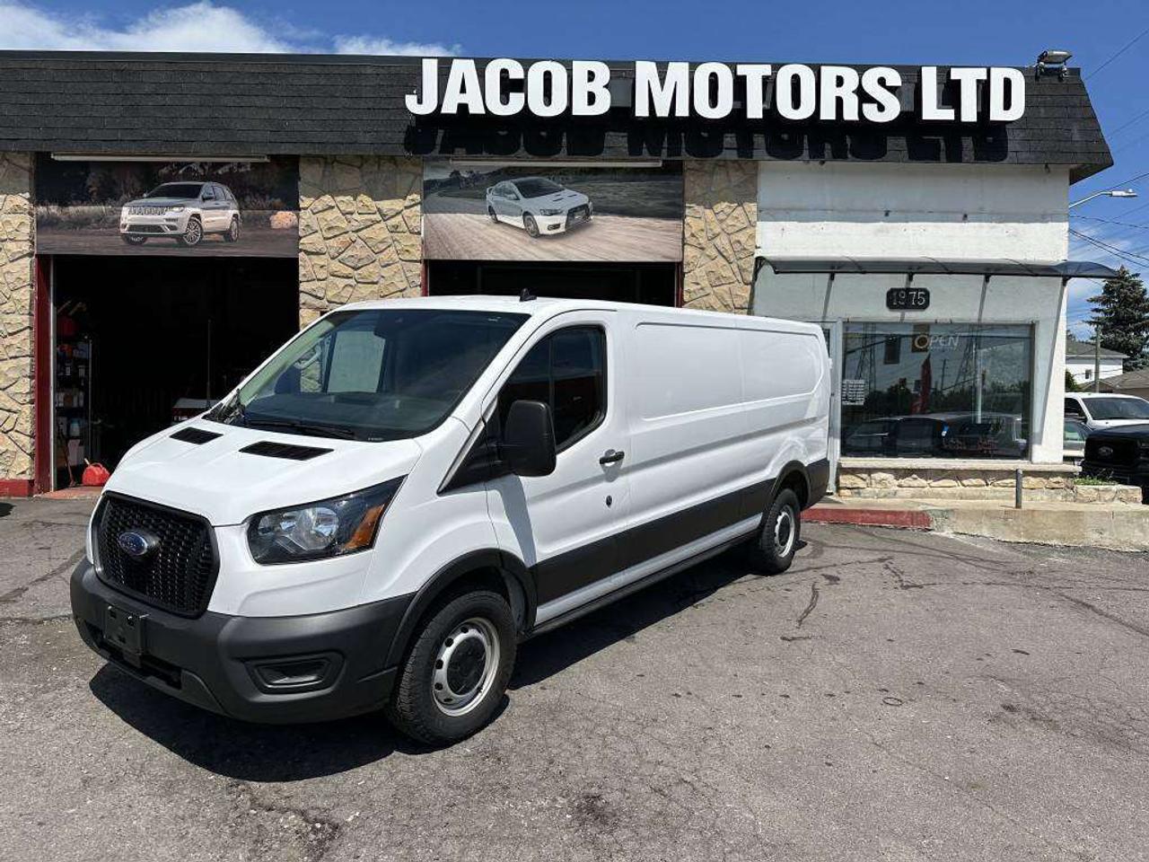 2022 Ford Transit Cargo Van low roof Photo