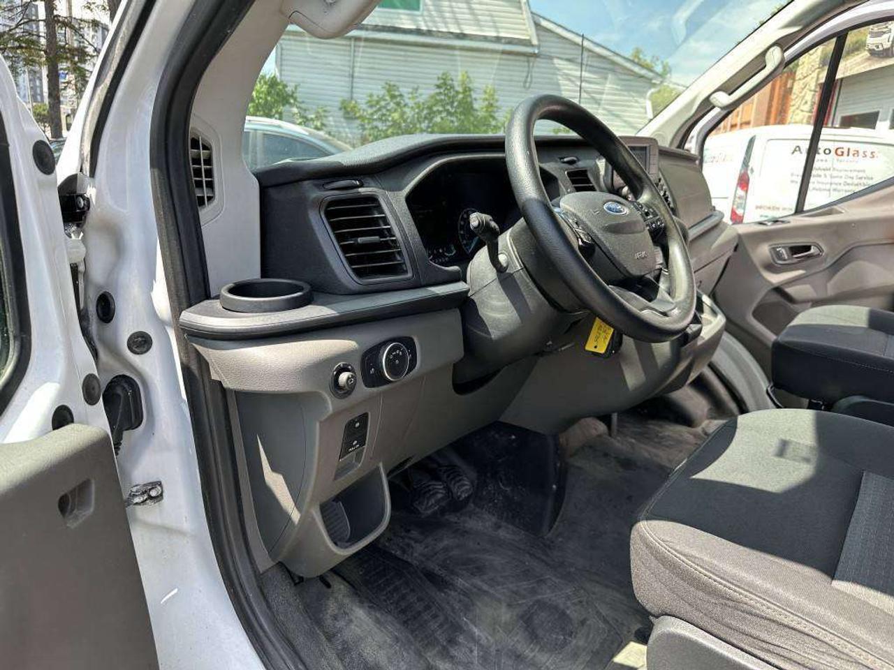 2022 Ford Transit Cargo Van low roof Photo