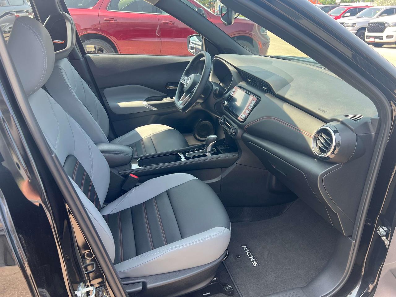 2024 Nissan Kicks SR *BOSE AUDIO *360 CAM *BLACK PACK *REMOTE START Photo