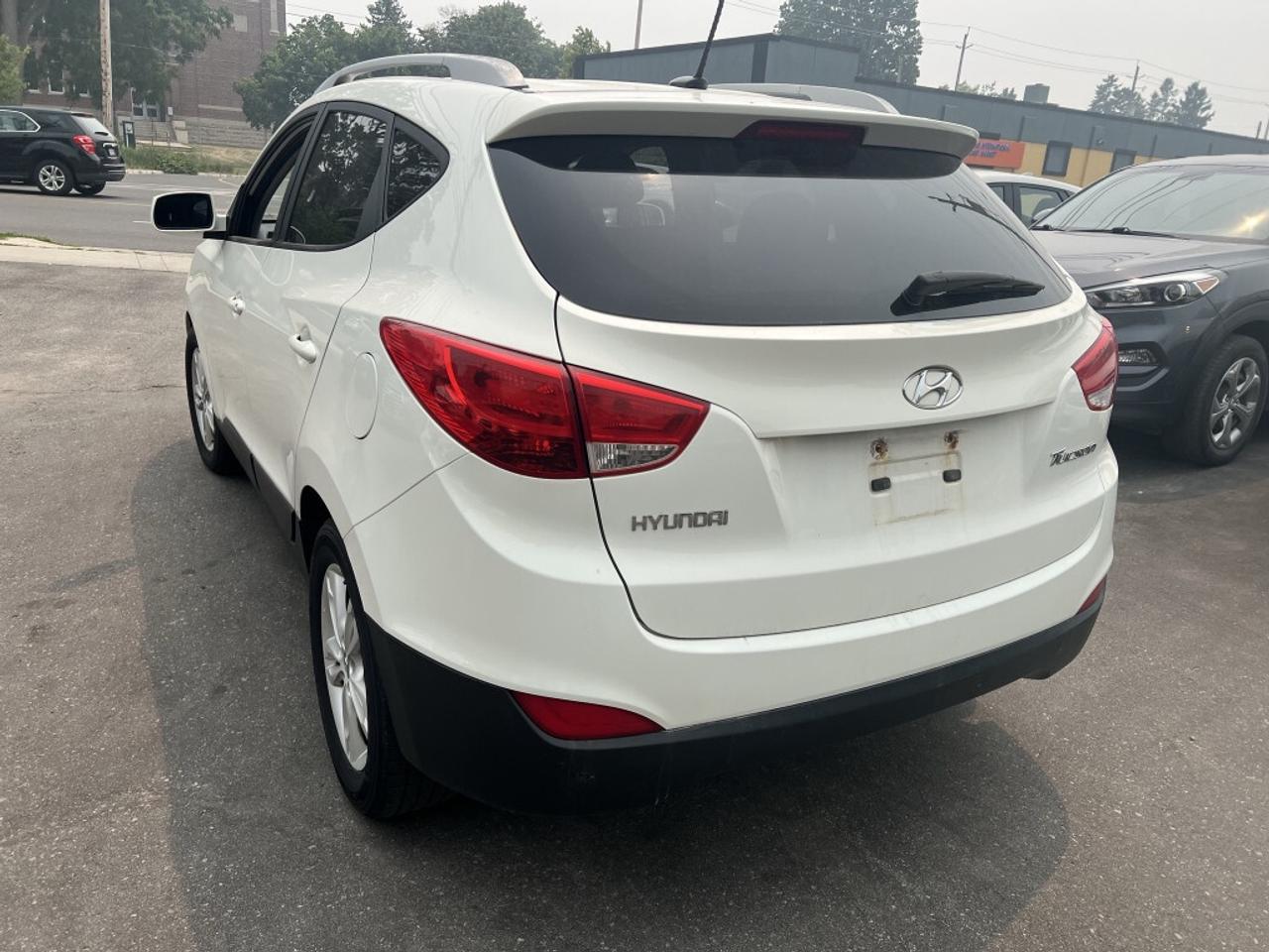 2012 Hyundai Tucson GLS PZEV 4dr SUV (2.4L 4cyl 6A) Photo