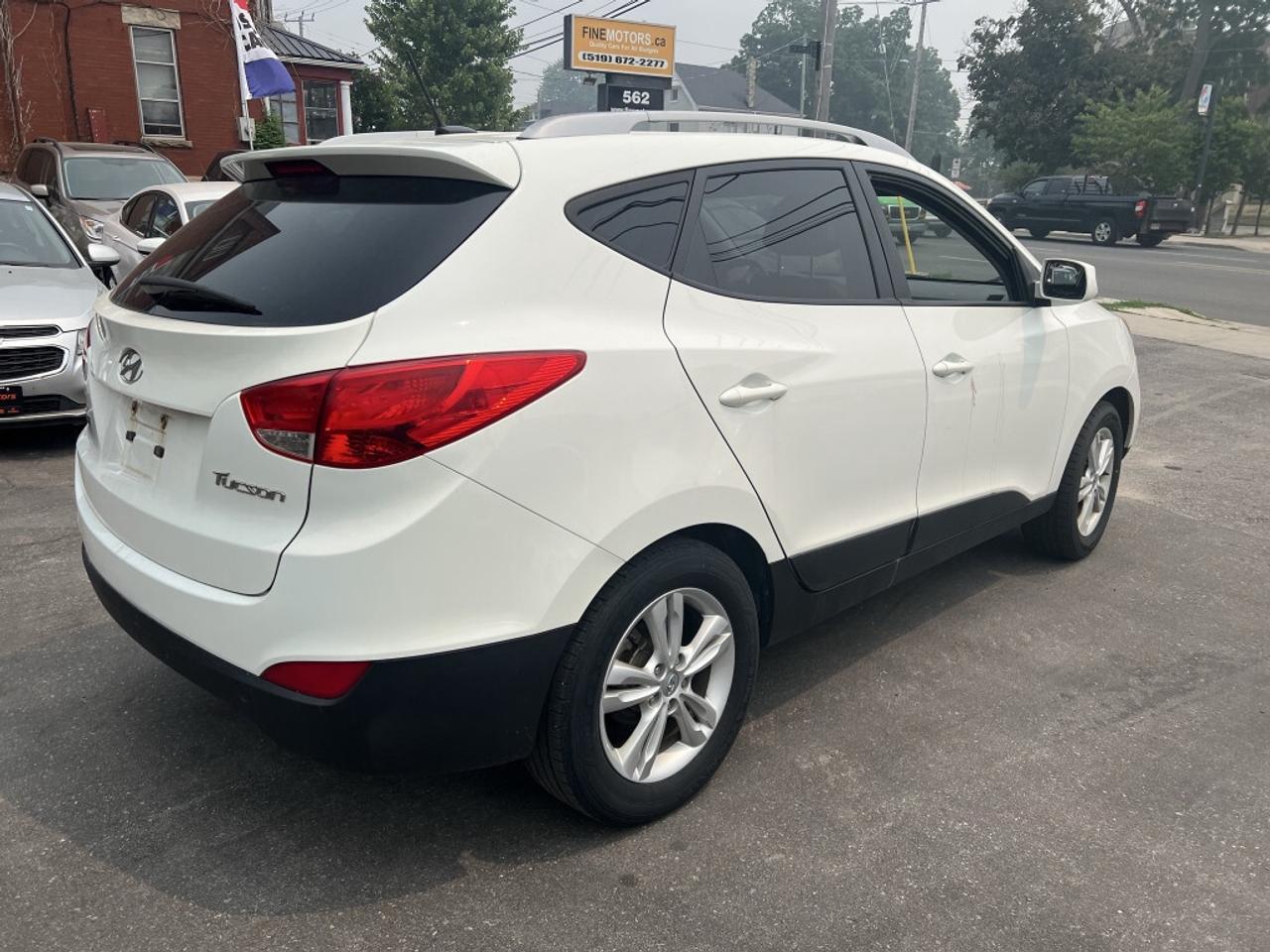 2012 Hyundai Tucson GLS PZEV 4dr SUV (2.4L 4cyl 6A) Photo