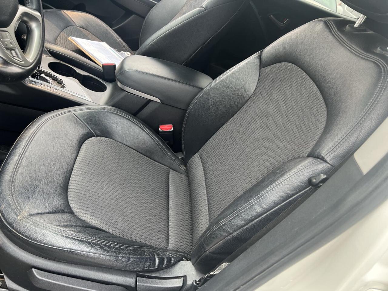 2012 Hyundai Tucson GLS PZEV 4dr SUV (2.4L 4cyl 6A) Photo