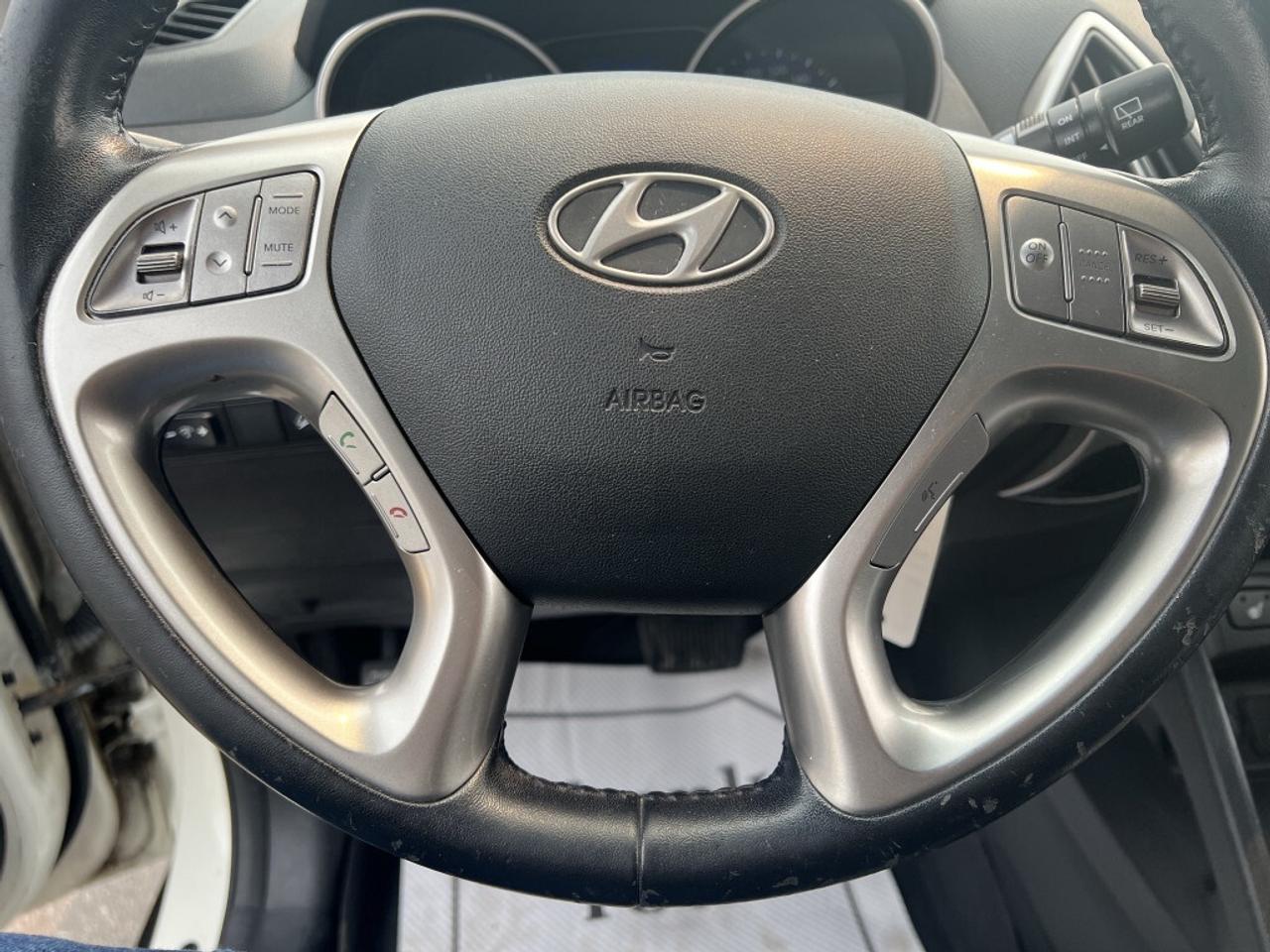 2012 Hyundai Tucson GLS PZEV 4dr SUV (2.4L 4cyl 6A) Photo