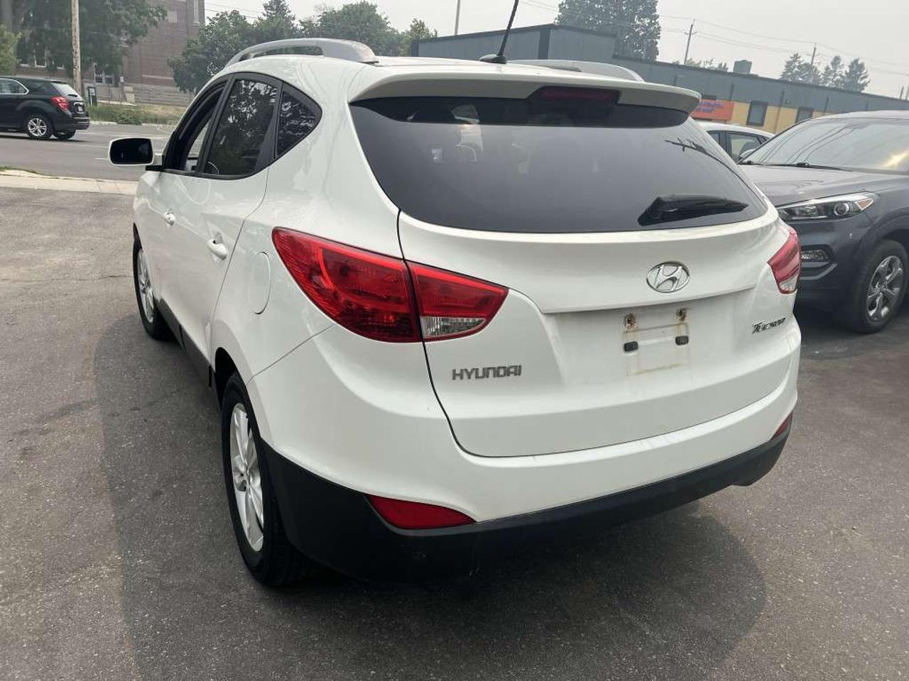 2012 Hyundai Tucson GLS PZEV 4dr SUV (2.4L 4cyl 6A) Photo4