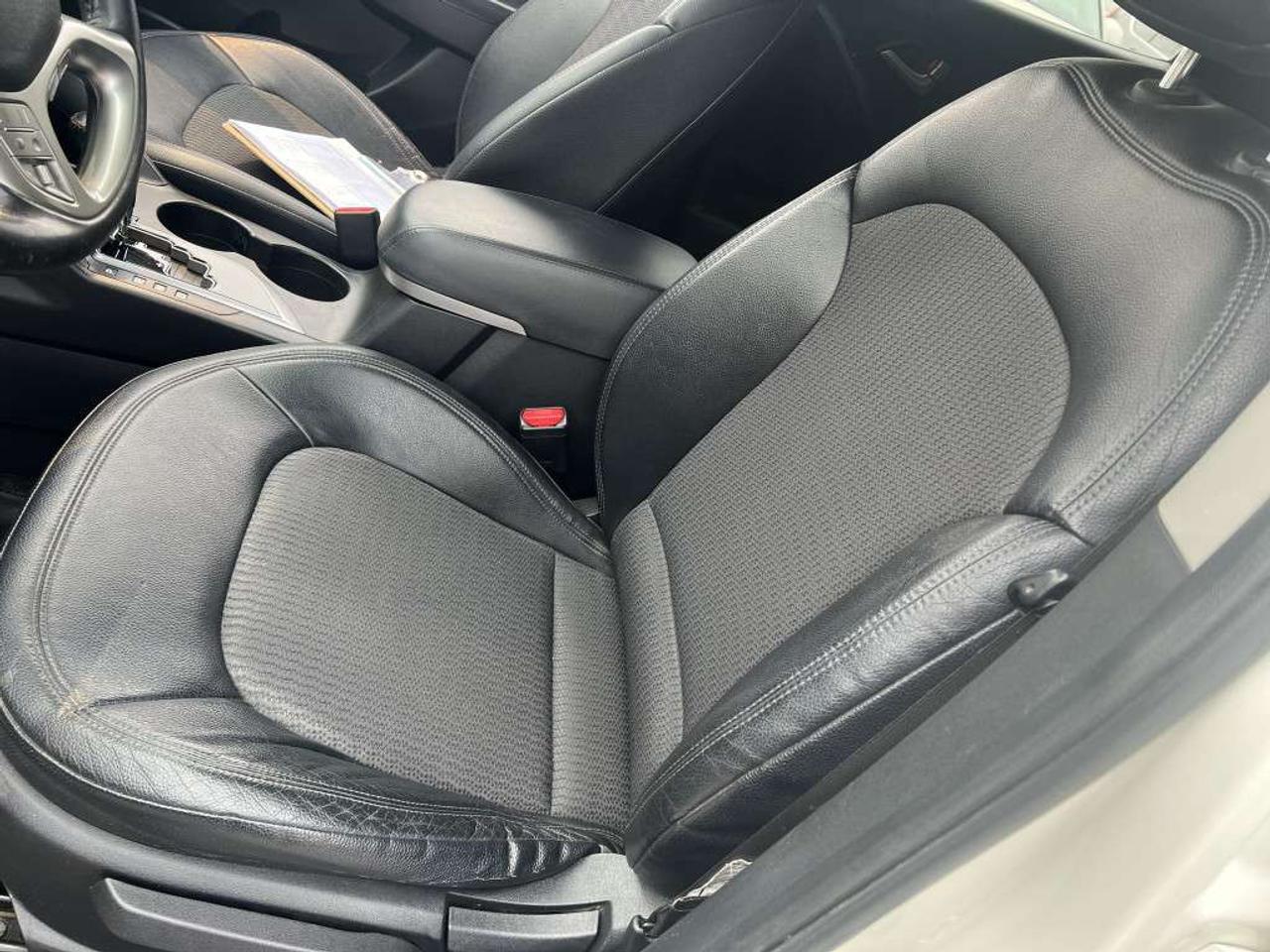 2012 Hyundai Tucson GLS PZEV 4dr SUV (2.4L 4cyl 6A) Photo