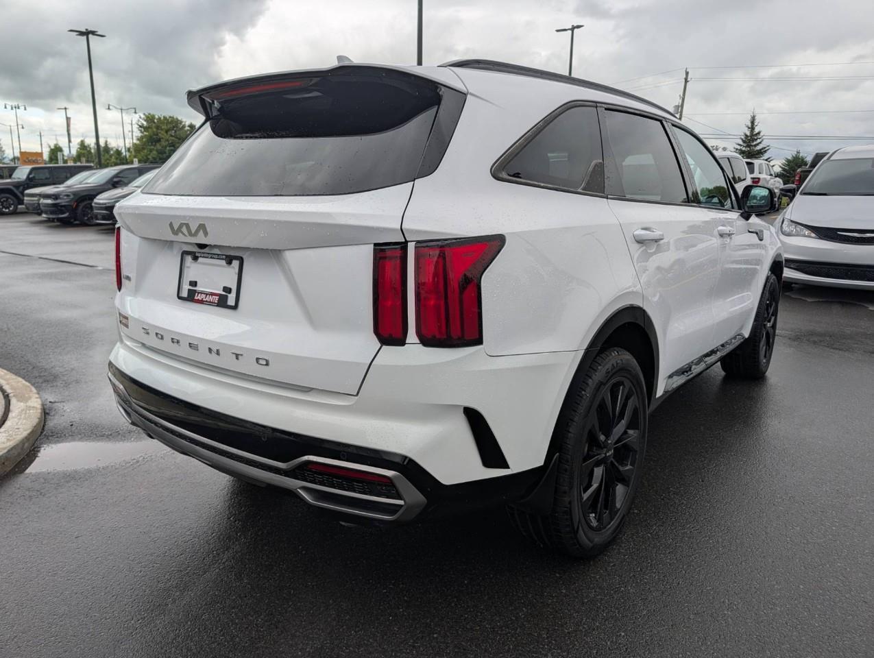 2022 Kia Sorento 2.5T SX w/Burgundy Leather Winter tires on rims Photo