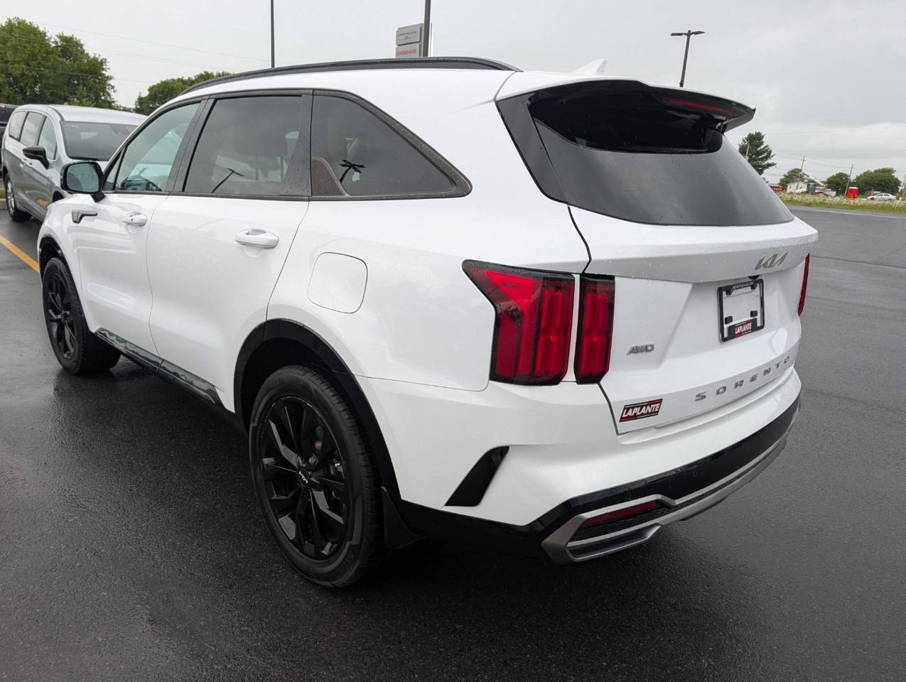 2022 Kia Sorento 2.5T SX w/Burgundy Leather Winter tires on rims Photo