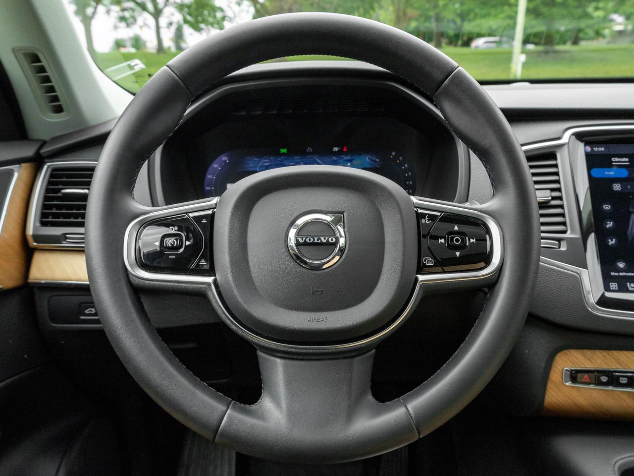 2023 Volvo XC90 B6 AWD Core 7-Seater Photo