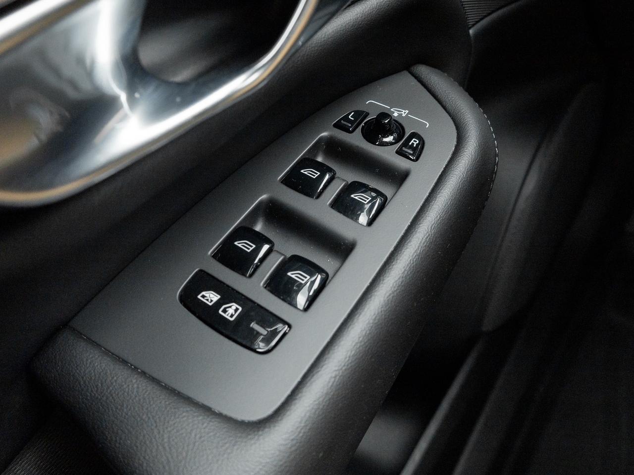 2023 Volvo XC90 B6 AWD Core 7-Seater Photo