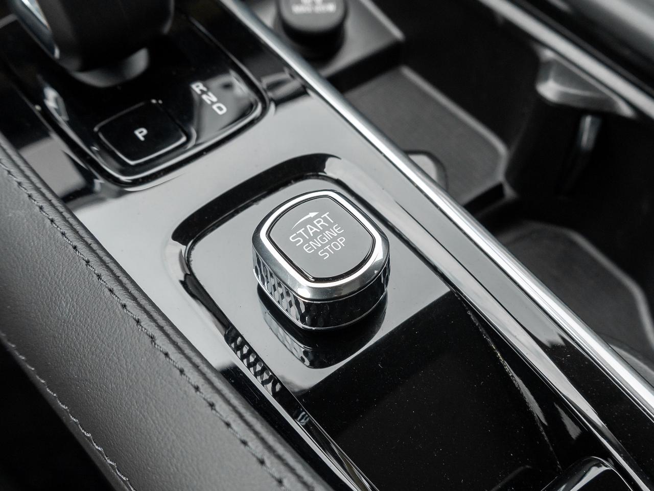 2023 Volvo XC90 B6 AWD Core 7-Seater Photo