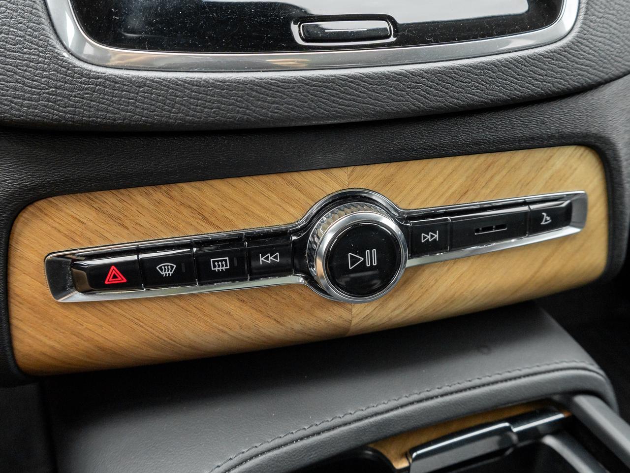 2023 Volvo XC90 B6 AWD Core 7-Seater Photo