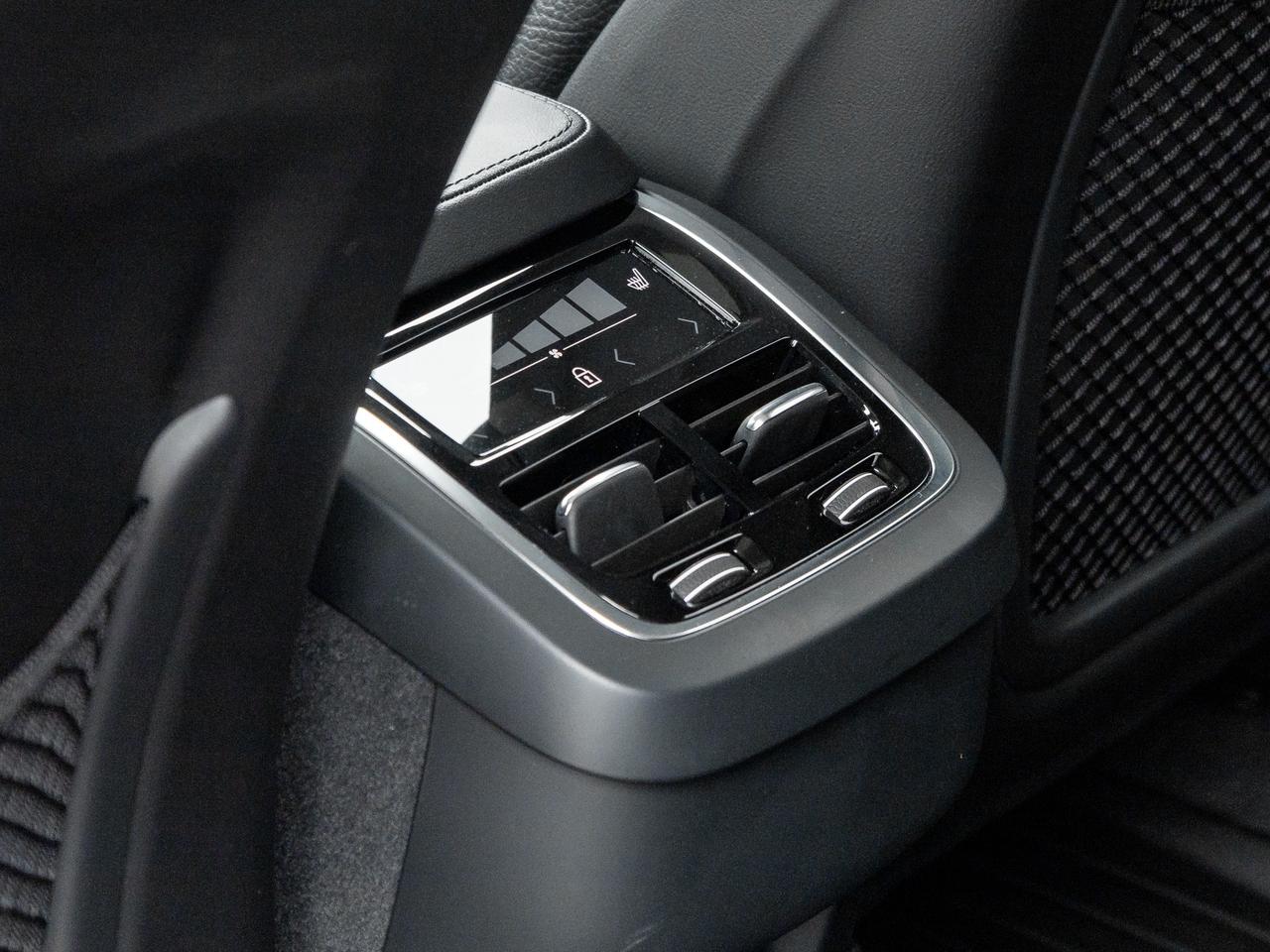 2023 Volvo XC90 B6 AWD Core 7-Seater Photo