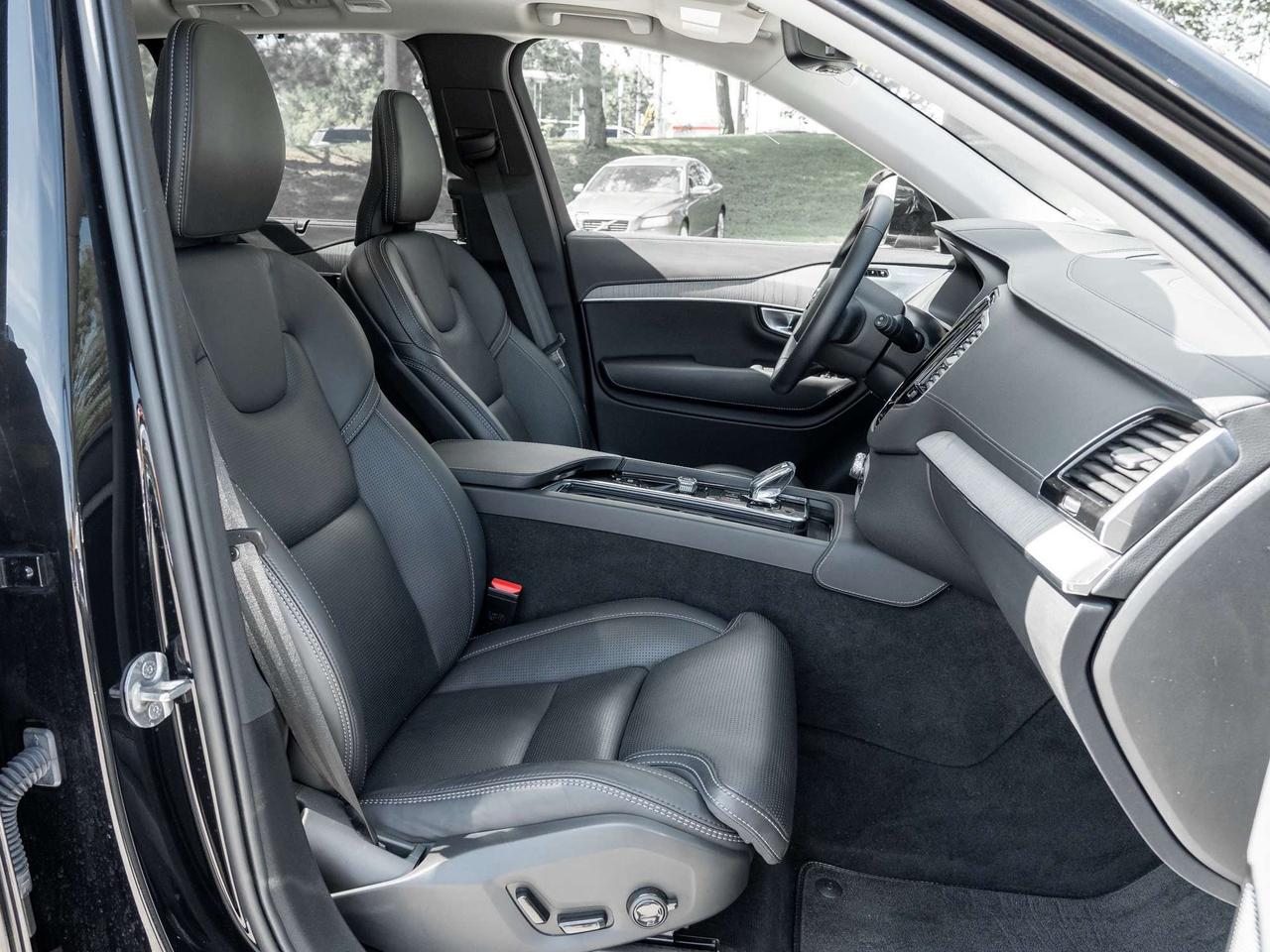2024 Volvo XC90 Ultimate Bright Theme Photo