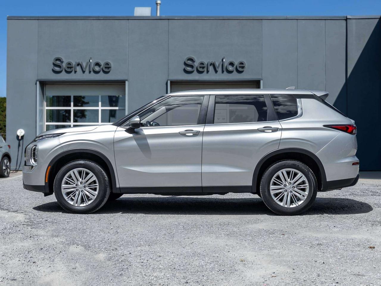 2024 Mitsubishi Outlander ES   S-AWC CPO FINANCE RATES FOR AS LOW AS 0.90% Photo