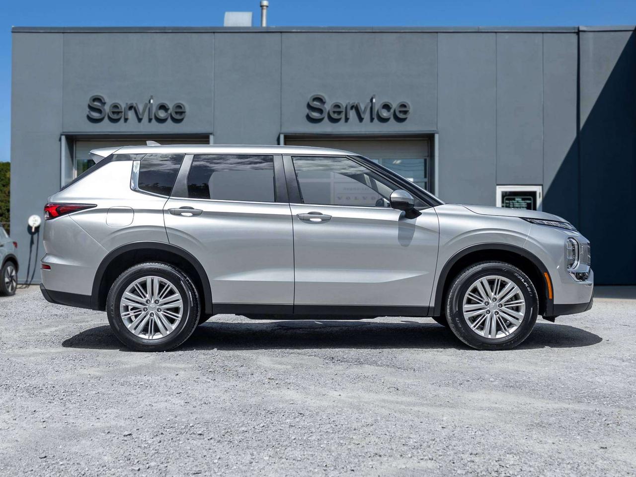 2024 Mitsubishi Outlander ES   S-AWC CPO FINANCE RATES FOR AS LOW AS 0.90% Photo4