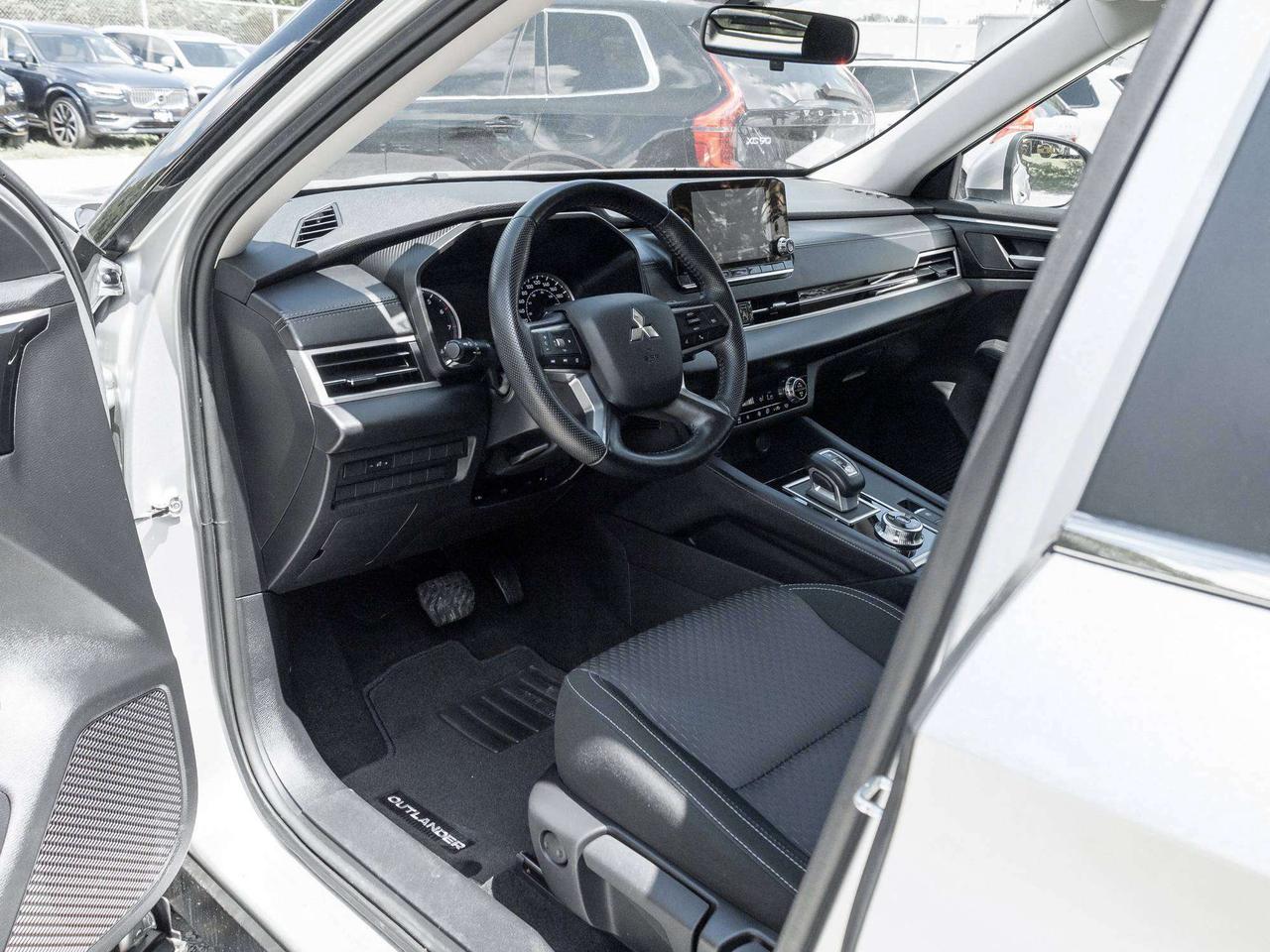 2024 Mitsubishi Outlander ES   S-AWC CPO FINANCE RATES FOR AS LOW AS 0.90% Photo
