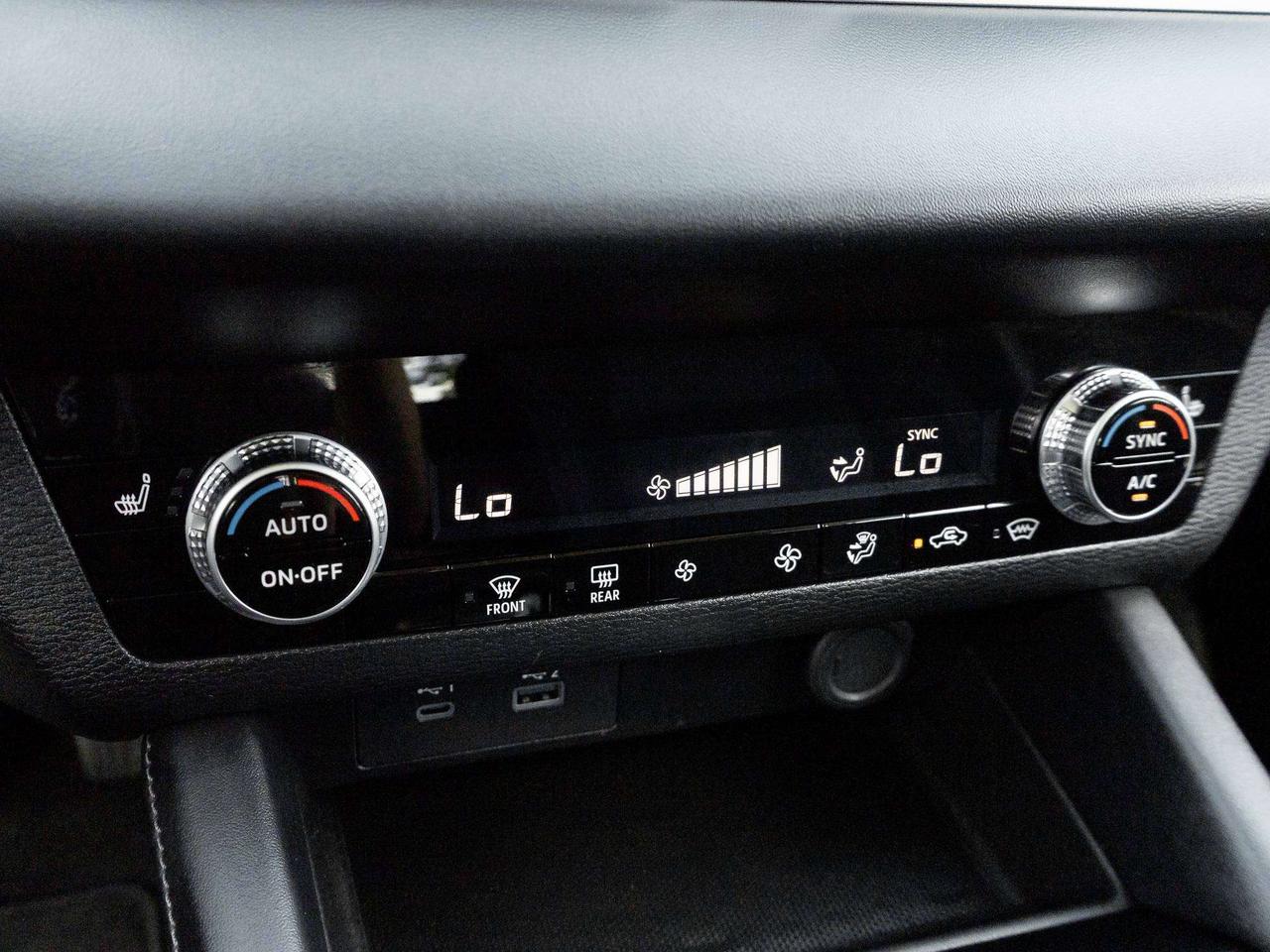 2024 Mitsubishi Outlander ES   S-AWC CPO FINANCE RATES FOR AS LOW AS 0.90% Photo