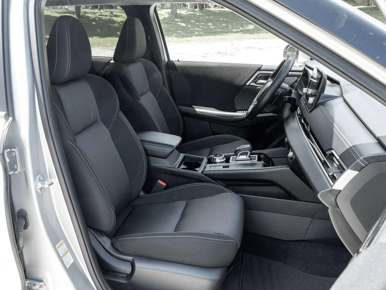 2024 Mitsubishi Outlander ES   S-AWC CPO FINANCE RATES FOR AS LOW AS 0.90% Photo