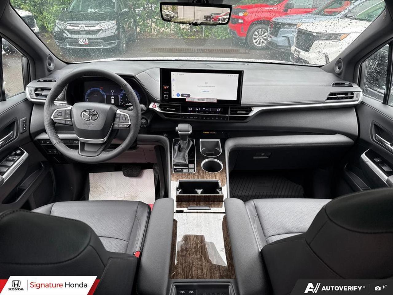 2026 Toyota Sienna LIMITED Photo
