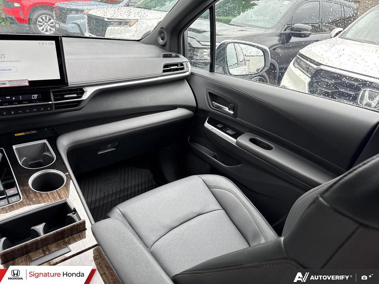 2026 Toyota Sienna LIMITED Photo