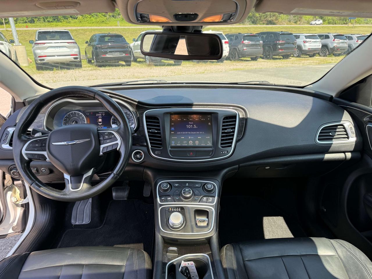 2015 Chrysler 200 C - htd seats/wheel - sunroof Photo2