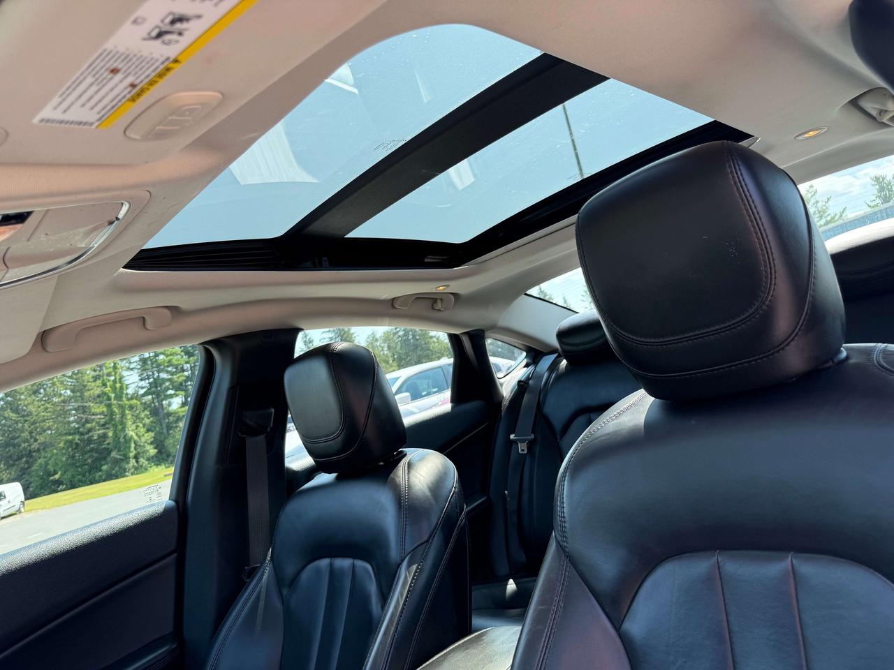 2015 Chrysler 200 C - htd seats/wheel - sunroof Photo