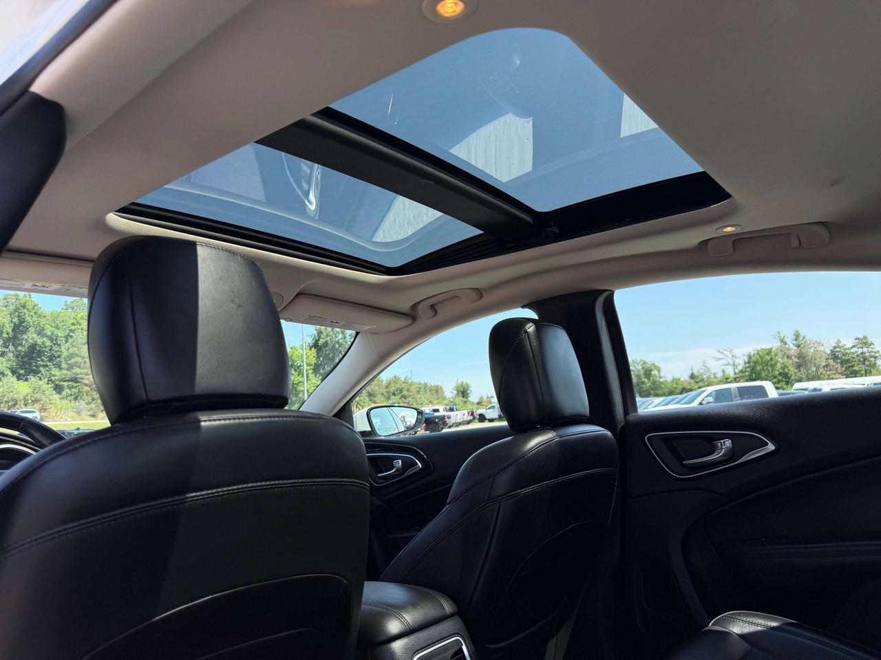 2015 Chrysler 200 C - htd seats/wheel - sunroof Photo