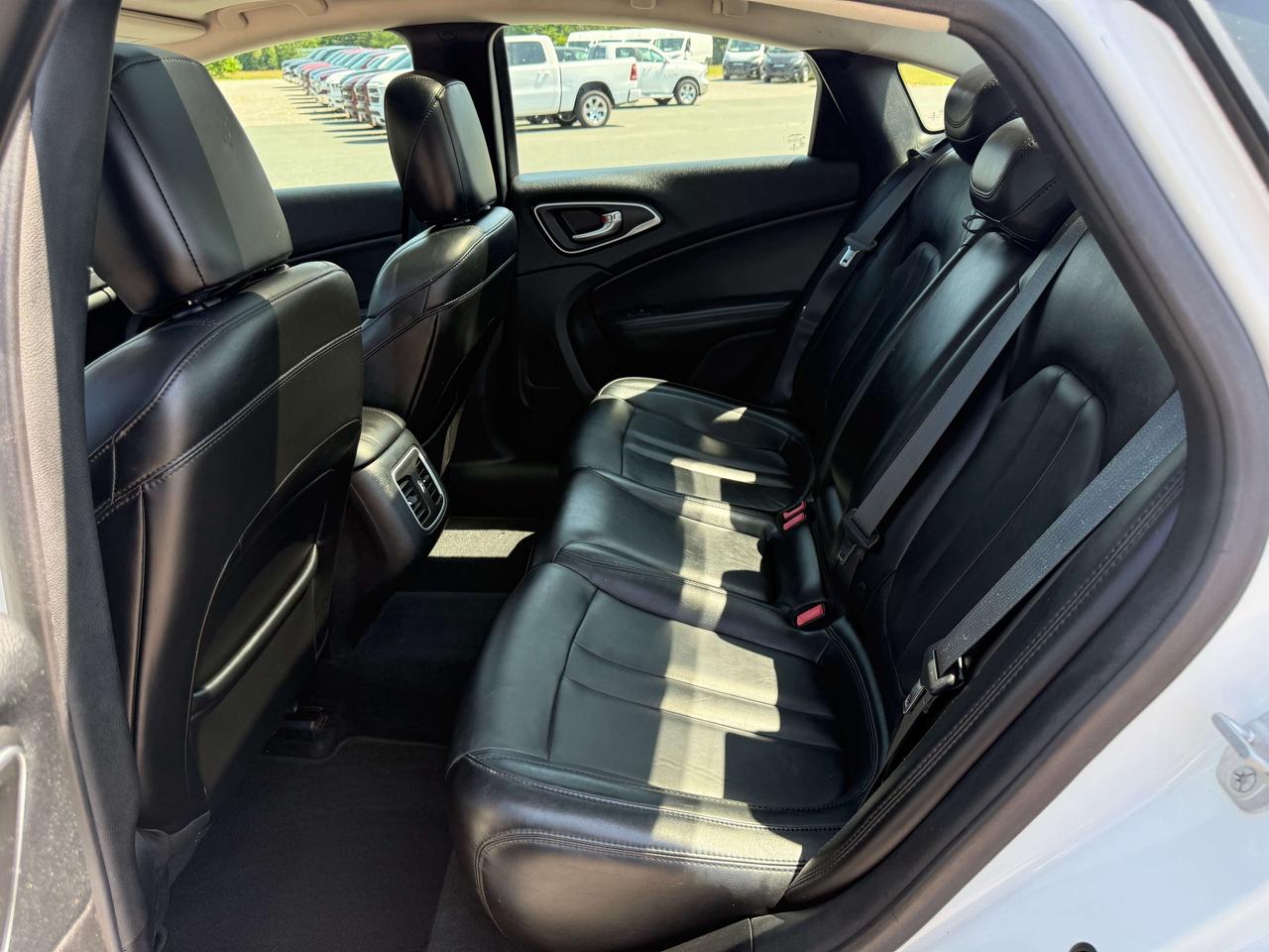2015 Chrysler 200 C - htd seats/wheel - sunroof Photo
