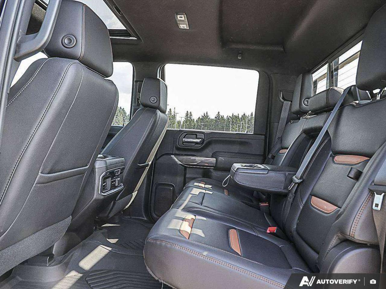 2023 GMC SIERRA 2500HD AT4, 6.6L DURAMAX V8, 4X4, ALLOYS, LEATHER, 1-OWNER, CERTIFIED PREOWNED! Photo