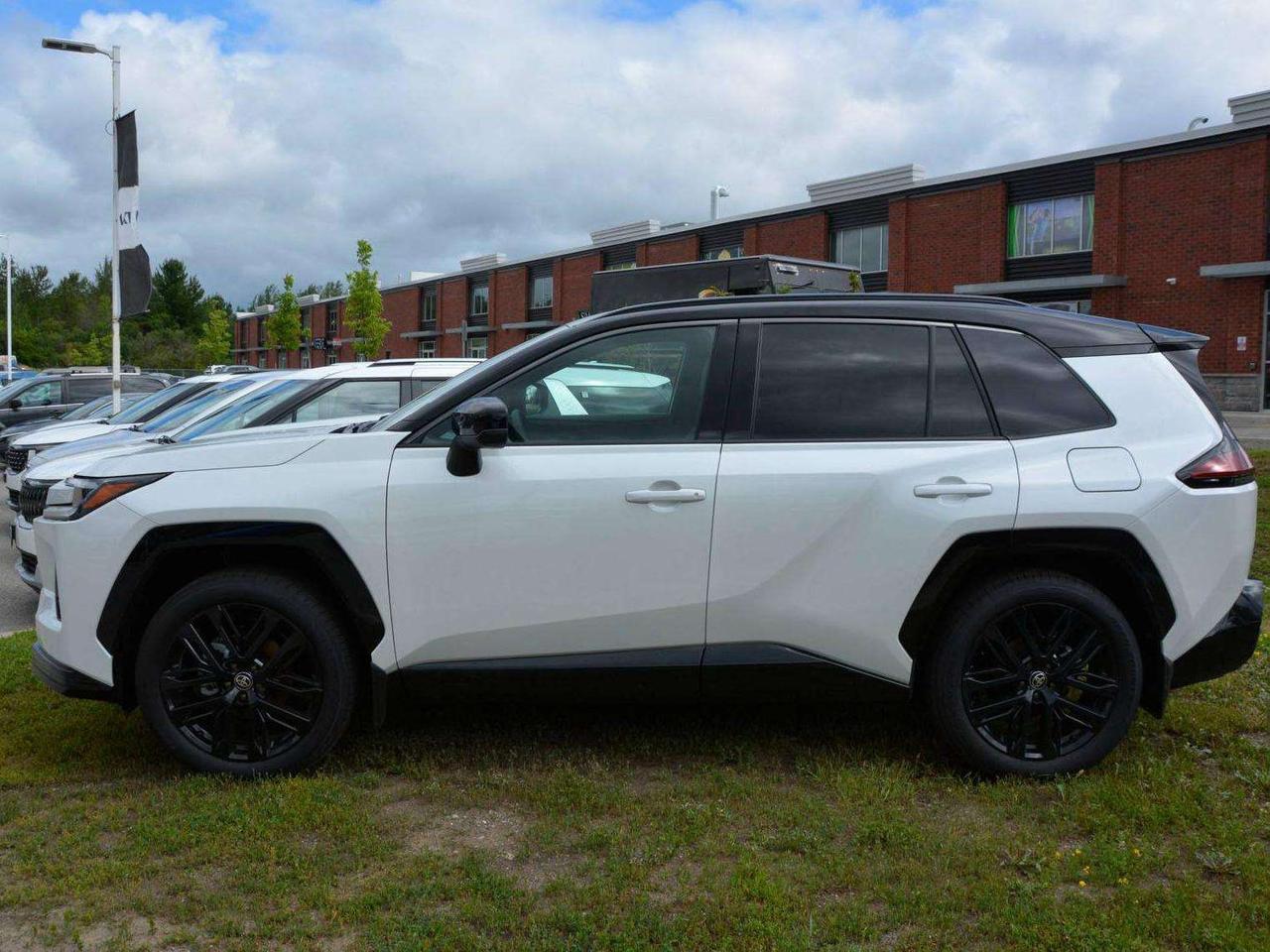 2026 Toyota RAV4 XSE Hybrid Photo