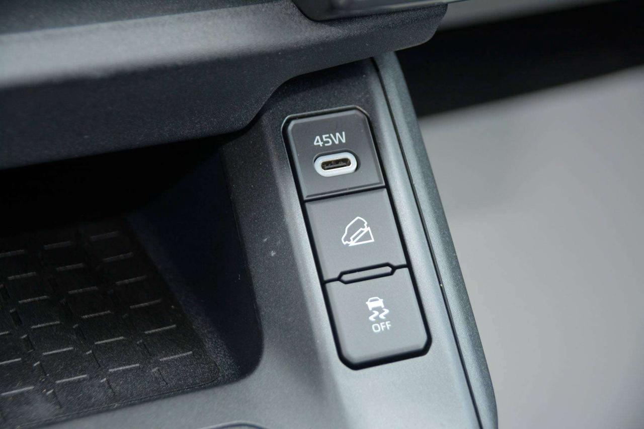 2026 Toyota RAV4 XSE Hybrid Photo