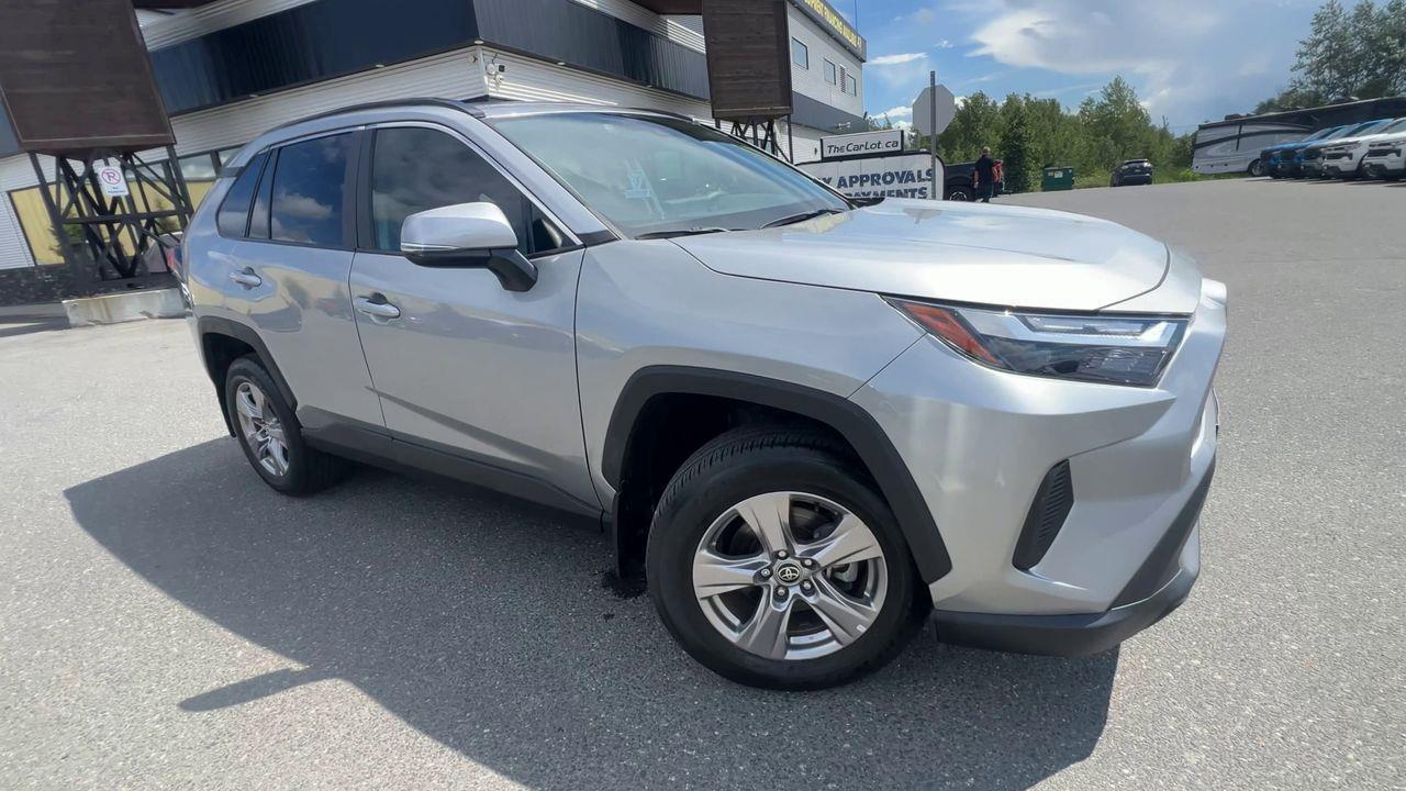 2023 Toyota RAV4 XLE AWD, HEATED FRONT SEATS, SUNROOF, CRUISE CONTROL, BACK UP CAM!! Photo1