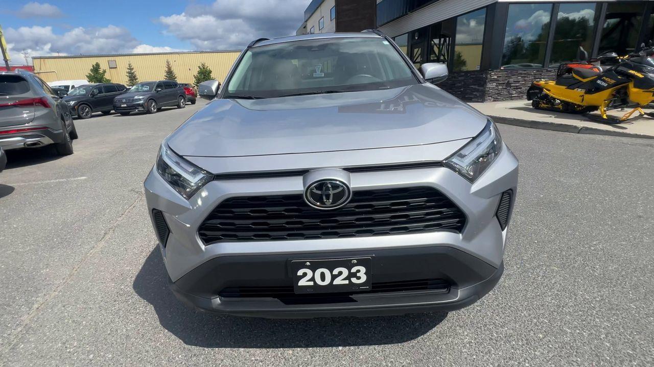 2023 Toyota RAV4 XLE AWD, HEATED FRONT SEATS, SUNROOF, CRUISE CONTROL, BACK UP CAM!! Photo2