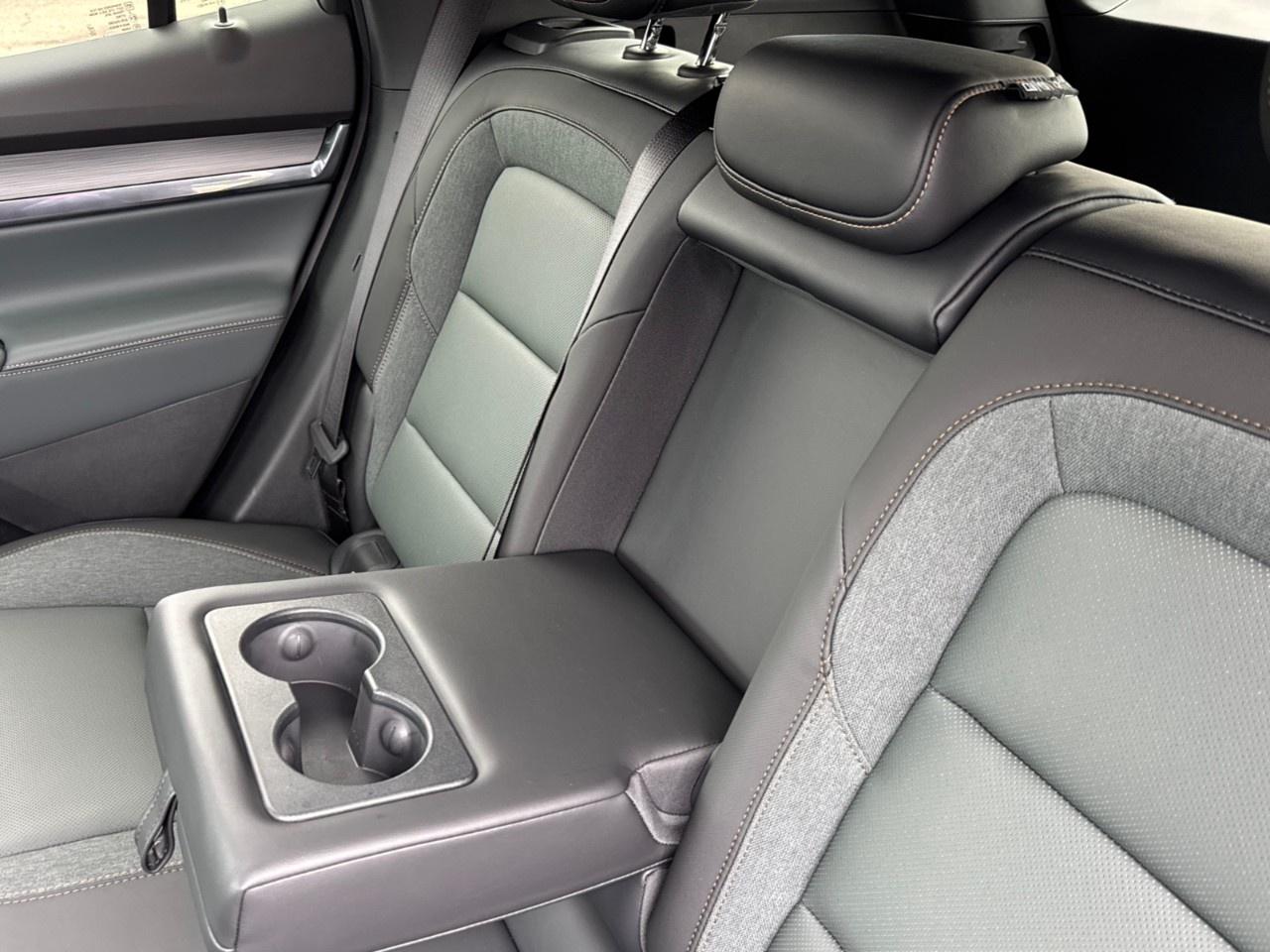 2027 GMC Terrain AWD AT4 Photo