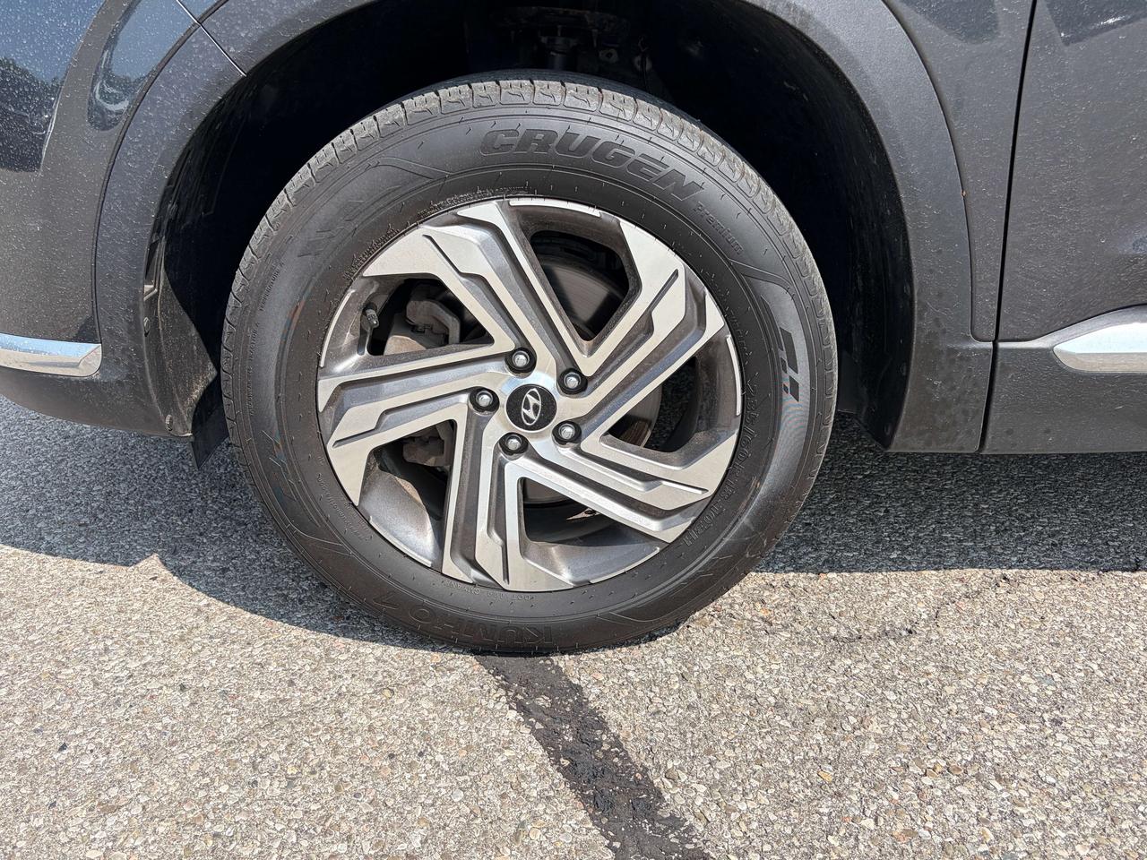 2023 Hyundai Santa Fe Preferred   Clean Carfax Photo
