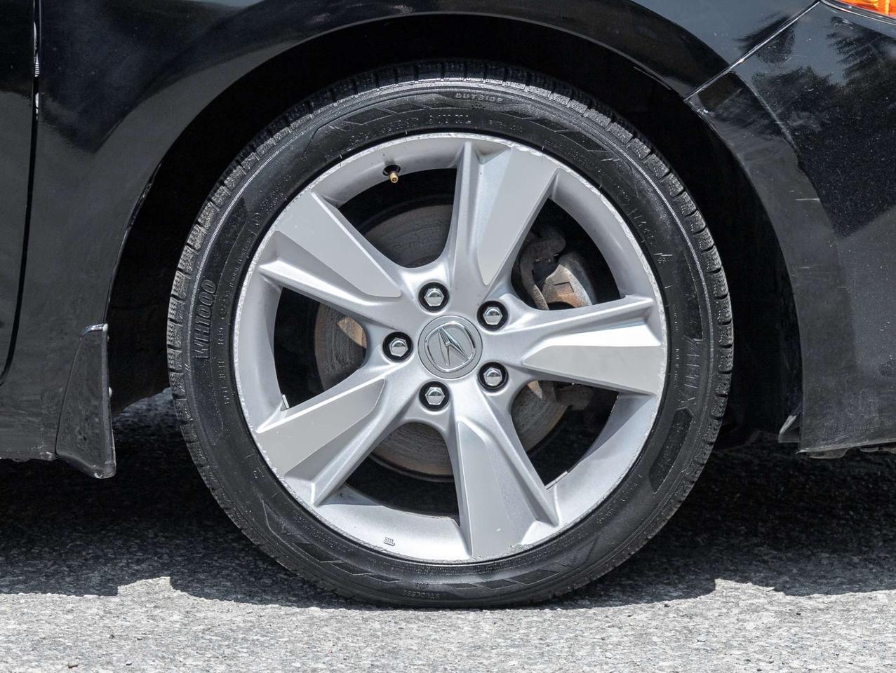 2015 Acura ILX Dynamic w/Navi Pkg, 6 Speed Manual Photo
