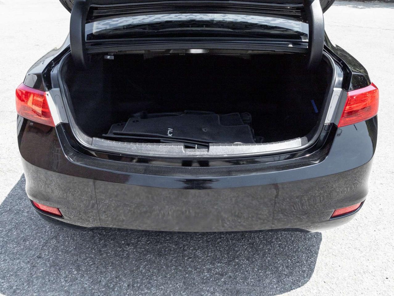 2015 Acura ILX Dynamic w/Navi Pkg, 6 Speed Manual Photo