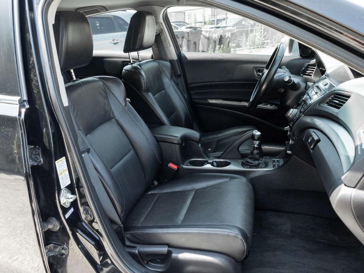 2015 Acura ILX Dynamic w/Navi Pkg, 6 Speed Manual Photo