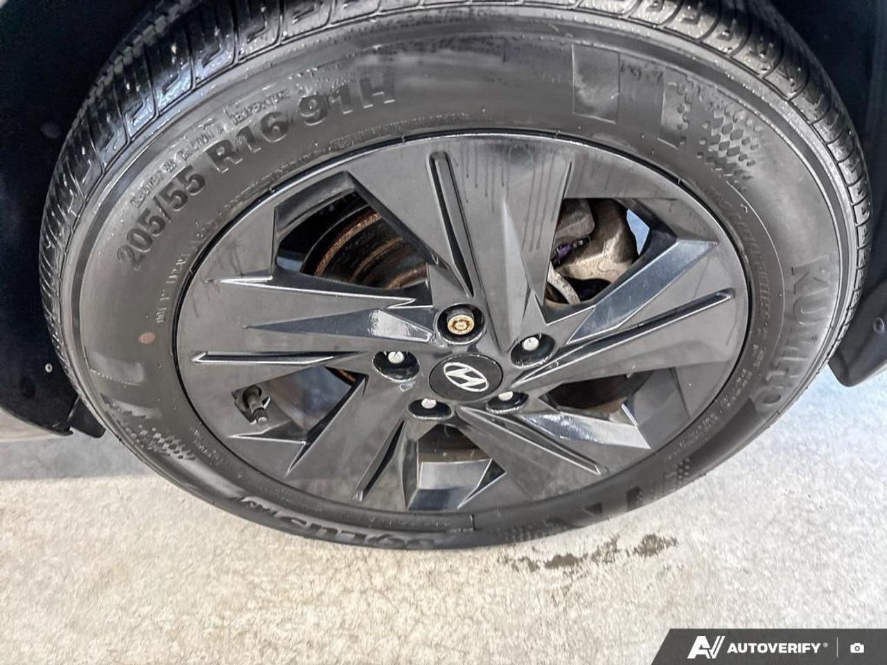 2022 Hyundai Elantra Preferred w/Sun & Tech Pkg 4dr Sedan Photo