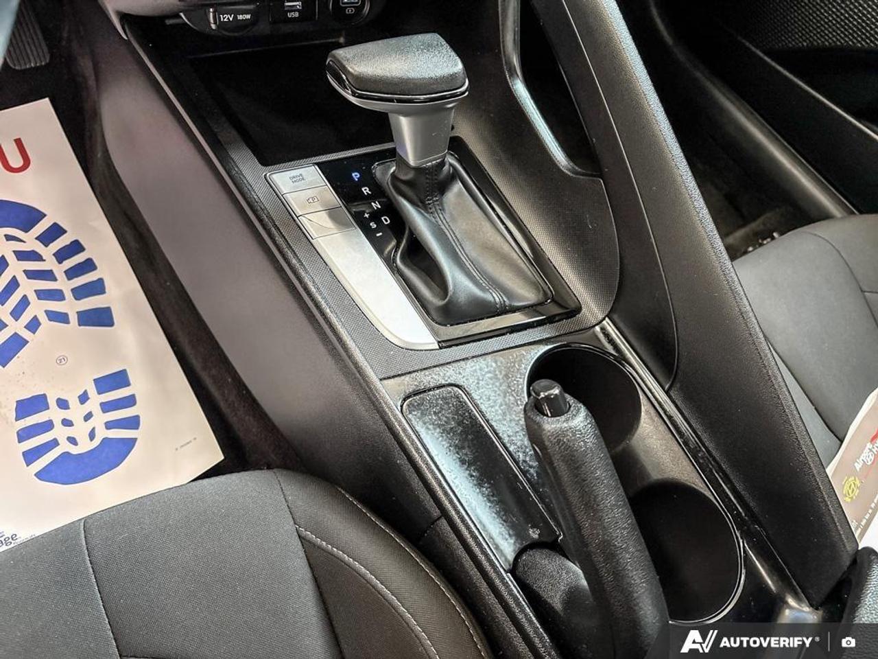 2022 Hyundai Elantra Preferred w/Sun & Tech Pkg 4dr Sedan Photo