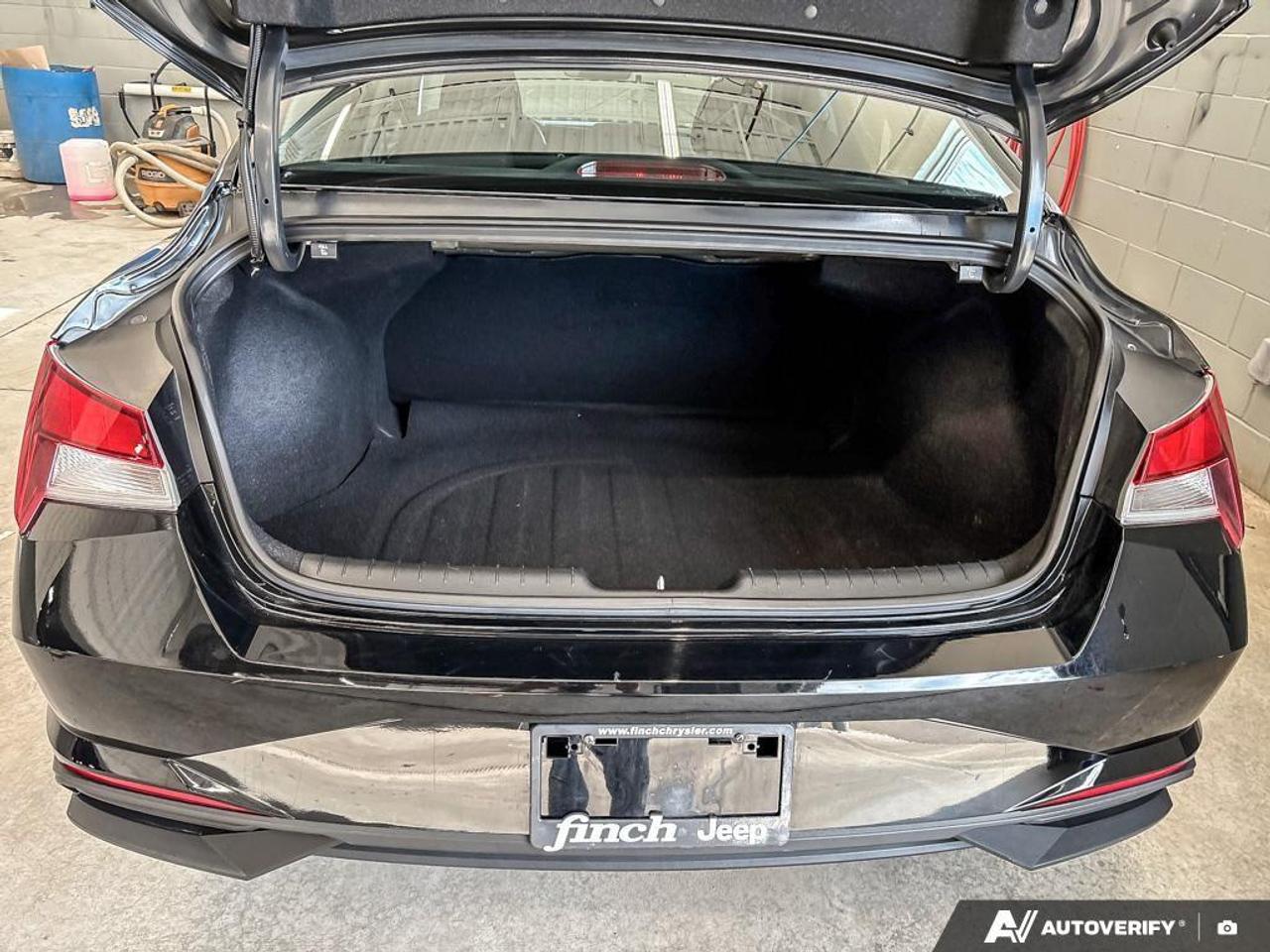 2022 Hyundai Elantra Preferred w/Sun & Tech Pkg 4dr Sedan Photo
