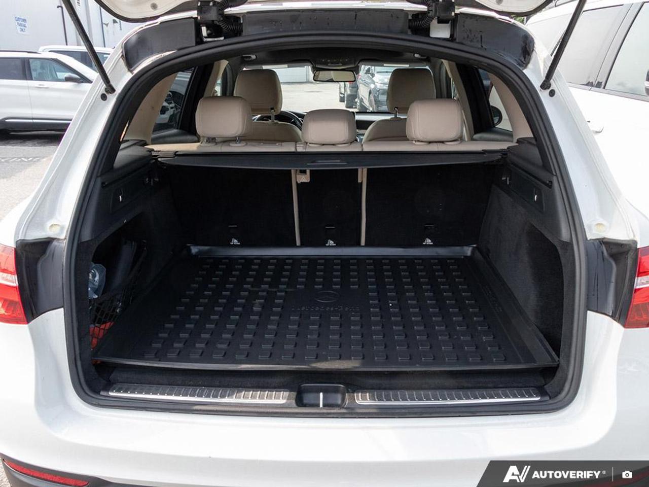 2019 Mercedes GLC 300 FRONT DUAL A/C | KEYLESS ENTRY | TURN SIGNAL INDIC Photo