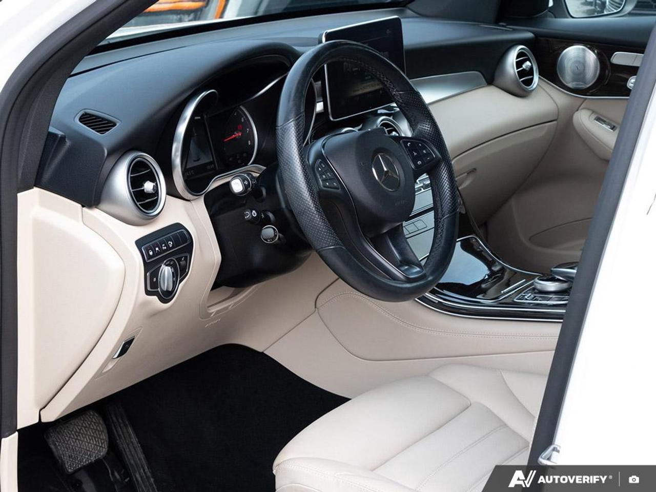 2019 Mercedes GLC 300 FRONT DUAL A/C | KEYLESS ENTRY | TURN SIGNAL INDIC Photo