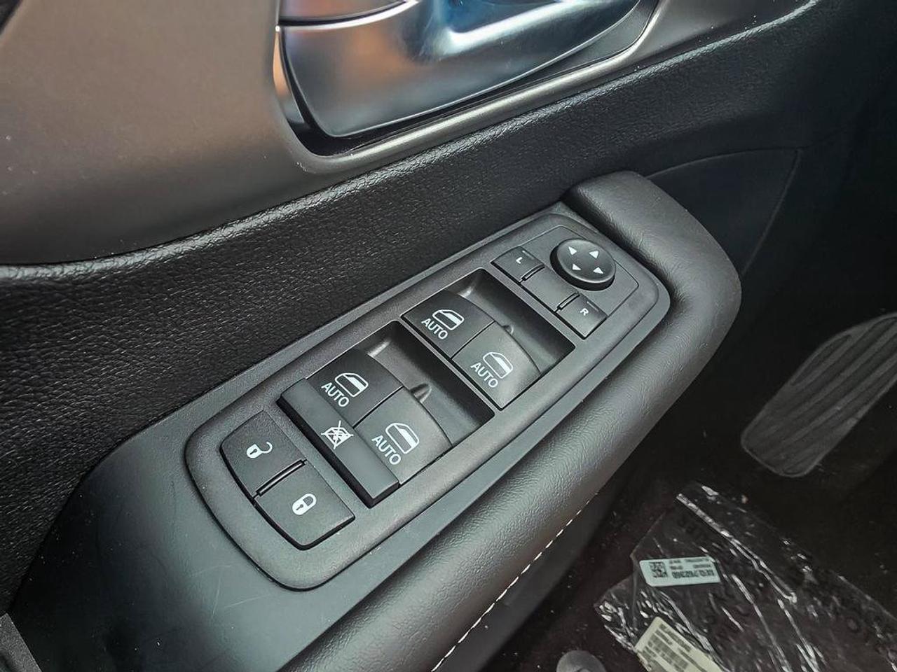 2027 Chrysler Pacifica Select|AWD|S AppearancePKG|Safety PKG| Photo