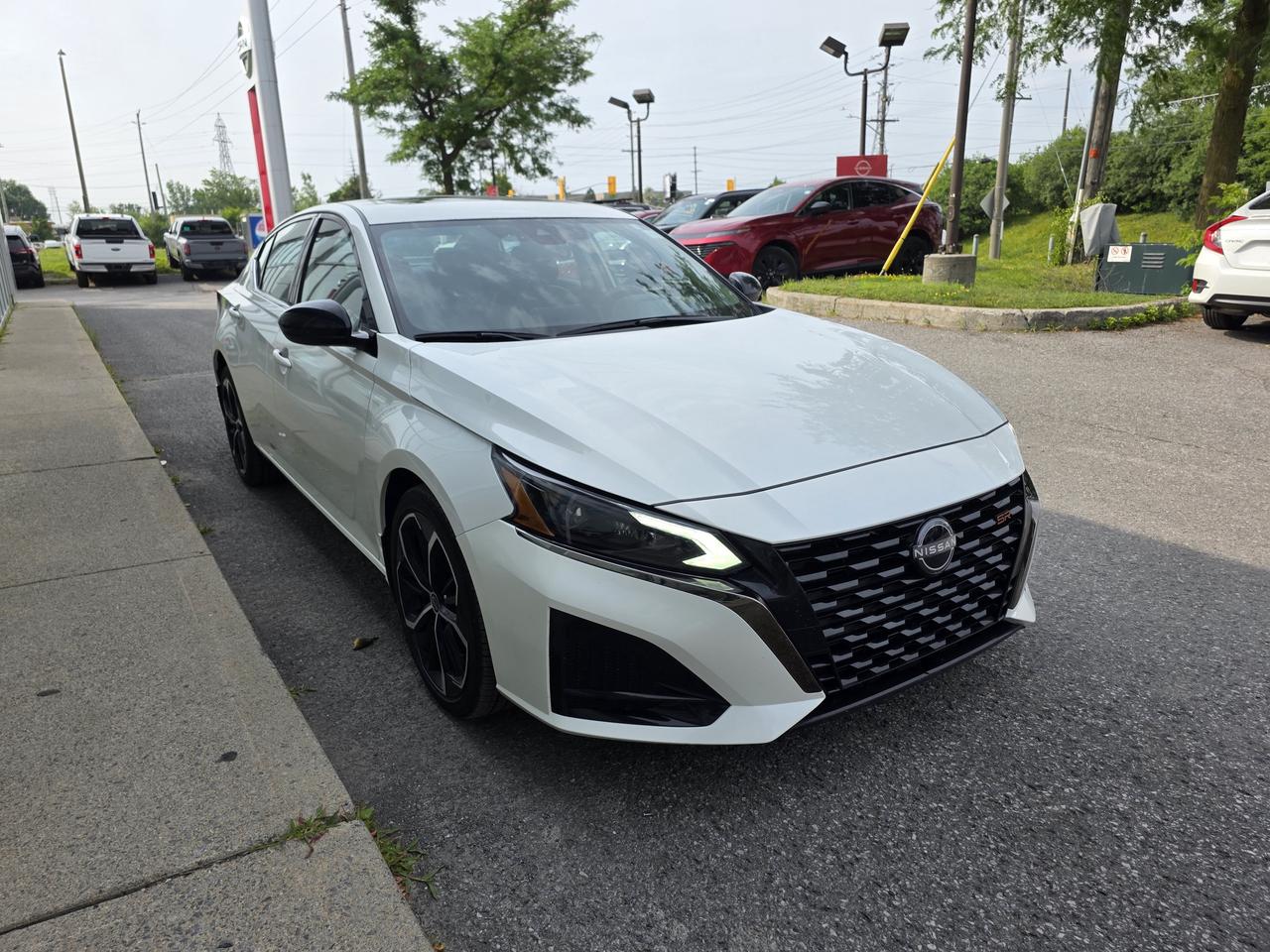 2024 Nissan Altima SR Photo