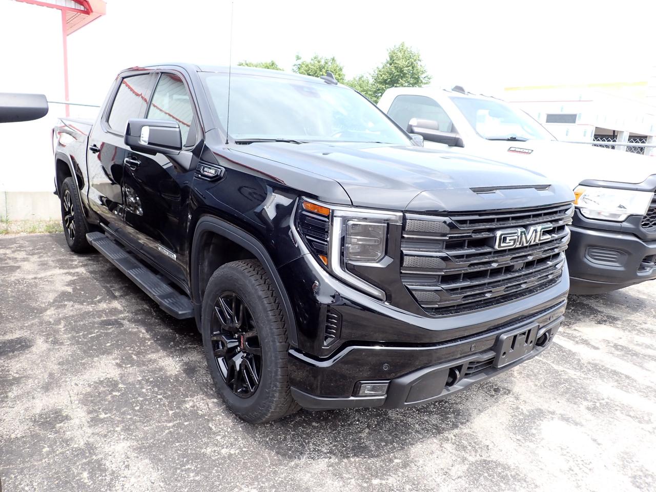 2025 GMC Sierra 1500 Elevation 4WD CREW CAB  *DIESEL* Photo