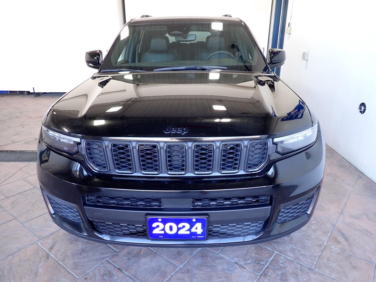 2024 Jeep Grand Cherokee L Altitude 4WD SUNROOF MAX TRAILER TOW PKG Photo