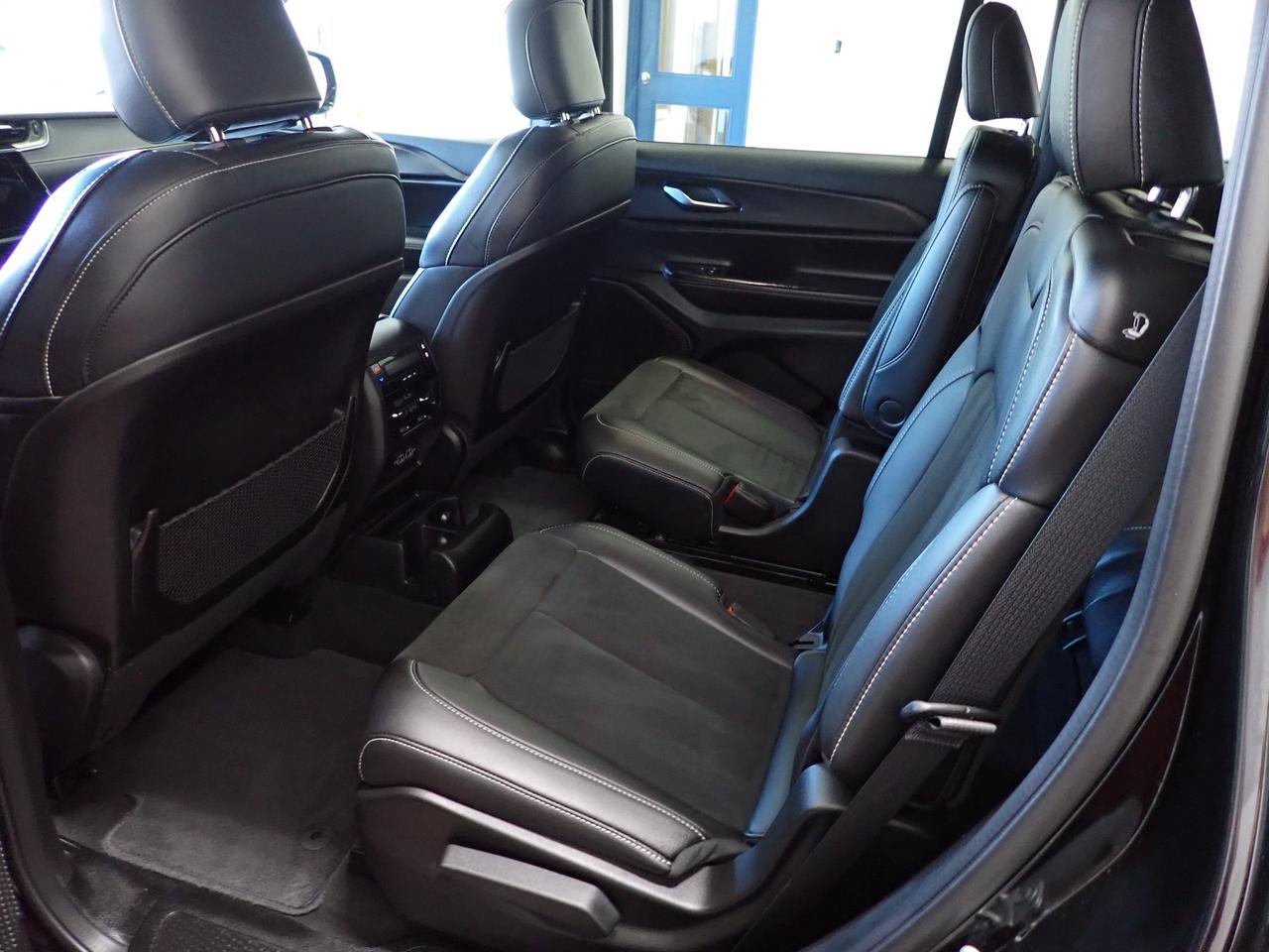 2024 Jeep Grand Cherokee L Altitude 4WD SUNROOF MAX TRAILER TOW PKG Photo